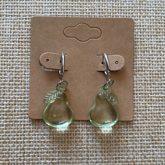 Jewelry - Elegant Pear-Shaped Green Earrings